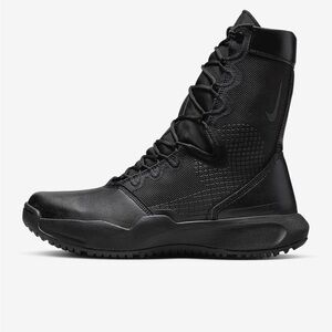Nike SFB B1
Tactical Boots